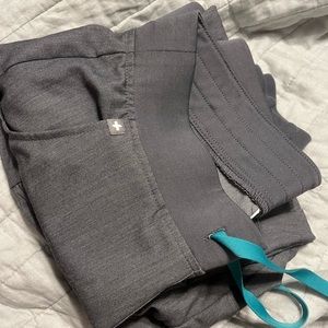 Figs graphite Zamora jogger scrub pants size small petite.